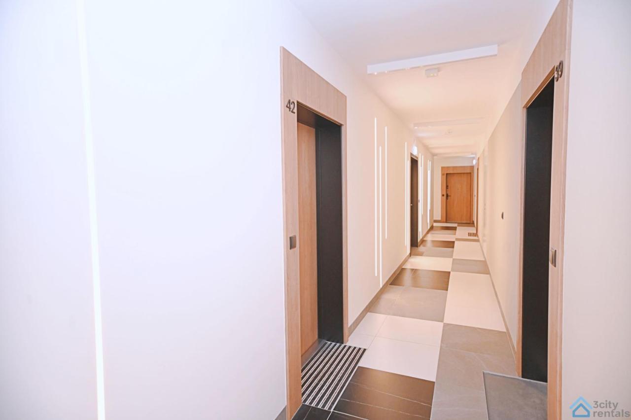 Beige 3City Apartment With Parking In Gdansk By Noclegi Renters 외부 사진